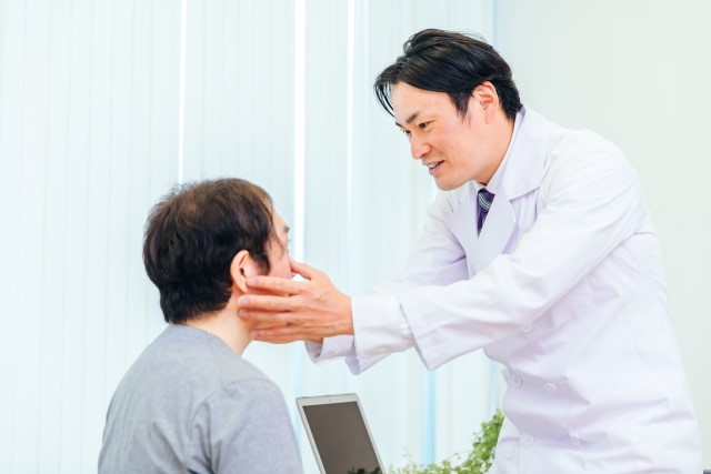 眼科での定期検診がコンタクトレンズ使用者に必要な理由とは?適切な頻度や検診内容も解説